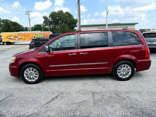 2013 Chrysler Town & Country Limited