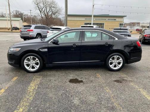 2018 Ford Taurus SE