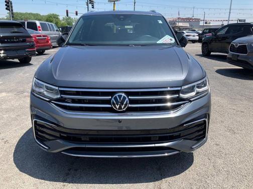Platinum Gray Metallic 2024 Volkswagen Tiguan 2.0T SEL R-Line 4MOTION