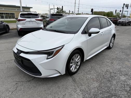 Ice Cap 2024 Toyota Corolla Hybrid SE