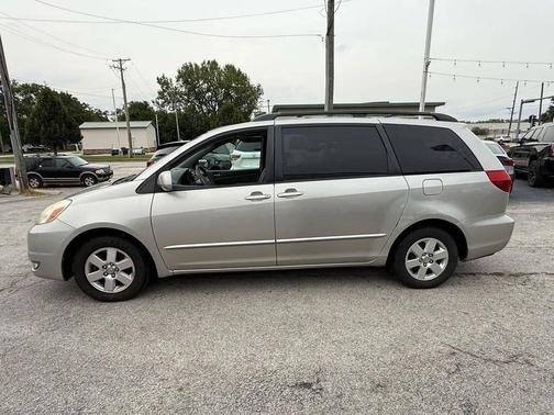 2004 Toyota Sienna XLE