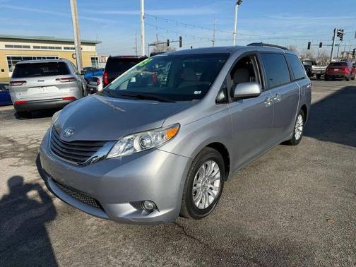 Silver Sky Metallic 2013 Toyota Sienna XLE