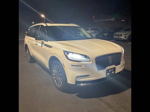 2022 Lincoln Aviator Standard AWD