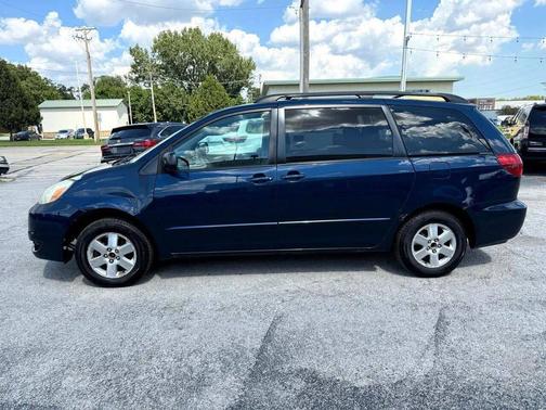 2005 Toyota Sienna LE