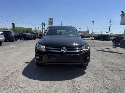 Deep Black Metallic 2013 Volkswagen Tiguan SE