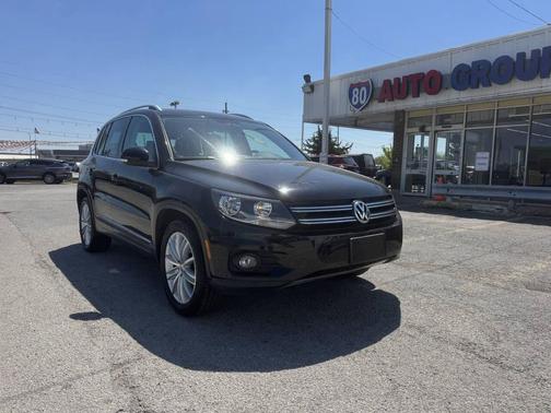 Deep Black Metallic 2013 Volkswagen Tiguan SE