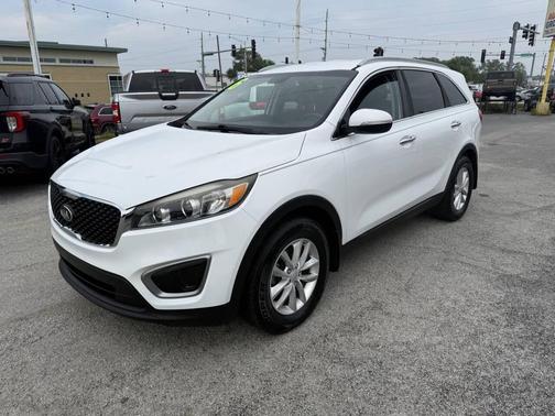 Snow White Pearl 2016 Kia Sorento LX