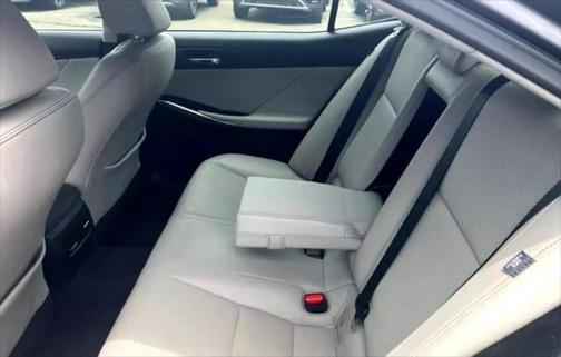 2016 Lexus IS 300 Base