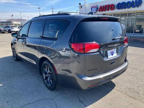 Granite Crystal Metallic Clearcoat 2019 Chrysler Pacifica Touring L