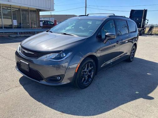 Granite Crystal Metallic Clearcoat 2019 Chrysler Pacifica Touring L