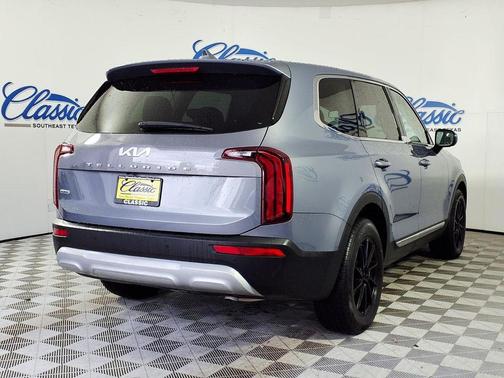 Silver 2022 Kia Telluride LX
