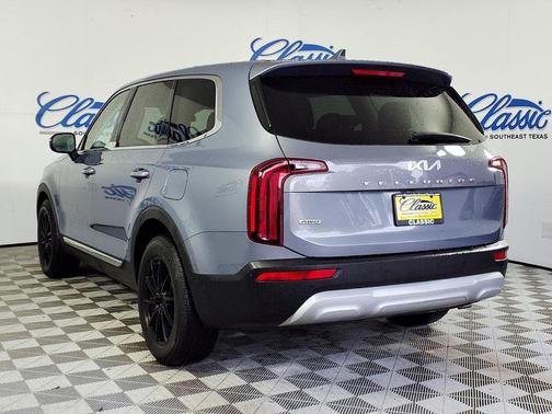 Silver 2022 Kia Telluride LX