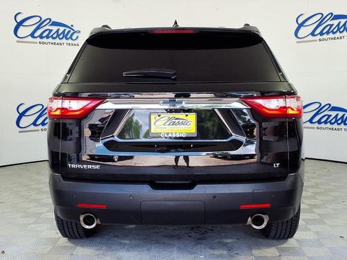Black Metallic 2021 Chevrolet Traverse LT Leather