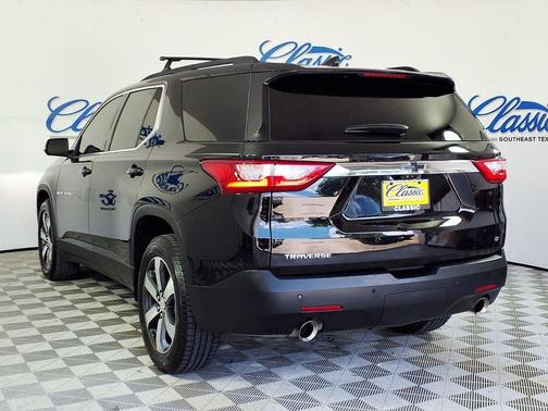 Black Metallic 2021 Chevrolet Traverse LT Leather