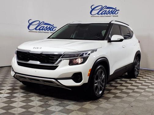 Snow White Pearl 2023 Kia Seltos S