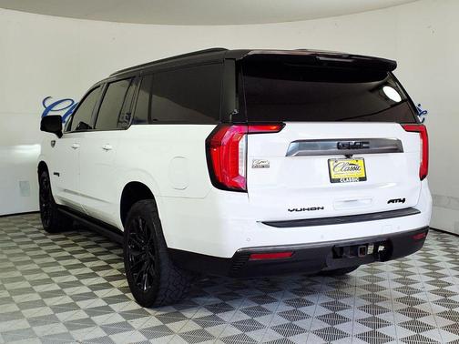 Summit White 2021 GMC Yukon XL AT4