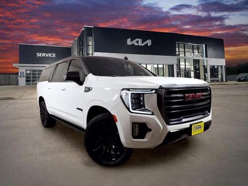 Summit White 2021 GMC Yukon XL AT4