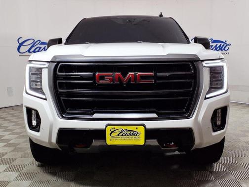 Summit White 2021 GMC Yukon XL AT4