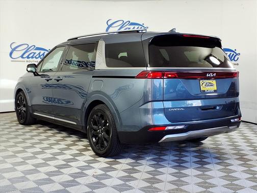 2023 Kia Carnival SX