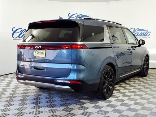 2023 Kia Carnival SX