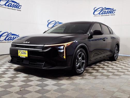 Aurora Black 2025 Kia K4