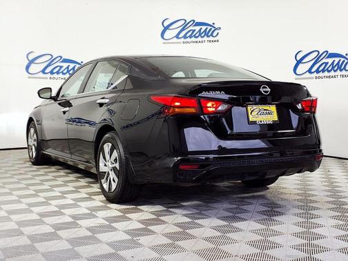 Black 2024 Nissan Altima 2.5 S