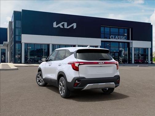 White Pearl 2026 Kia Seltos LX