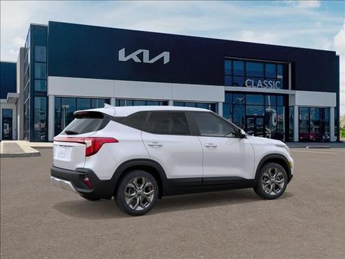 White Pearl 2026 Kia Seltos LX