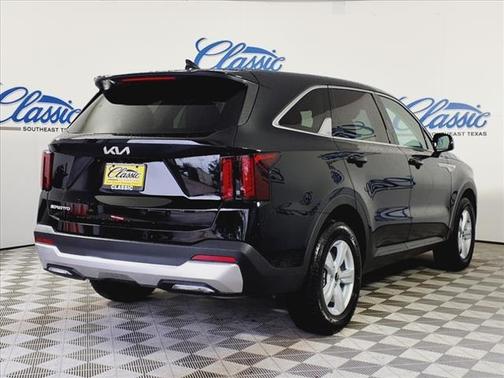 2025 Kia Sorento LX