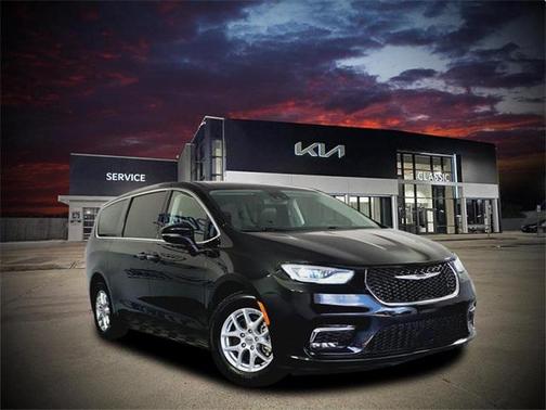 2023 Chrysler Pacifica Touring-L