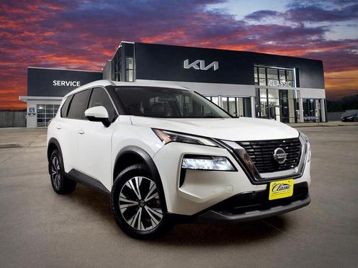 White 2021 Nissan Rogue SV