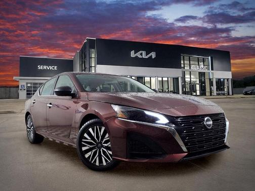 Garnet Pearl 2024 Nissan Altima 2.5 SV
