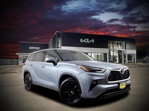 2022 Toyota Highlander LE