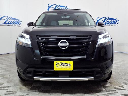 Black 2024 Nissan Pathfinder SL