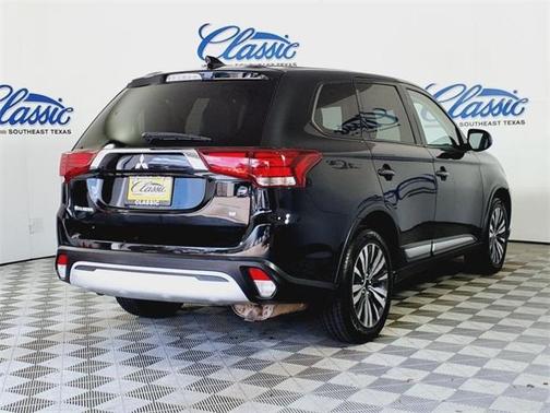 2020 Mitsubishi Outlander SE