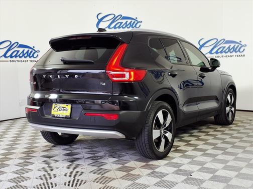 2020 Volvo XC40 T4 Momentum