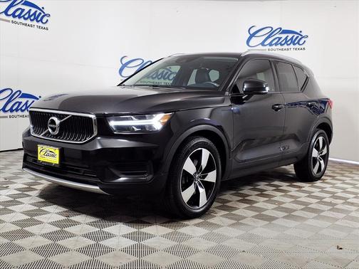 2020 Volvo XC40 T4 Momentum