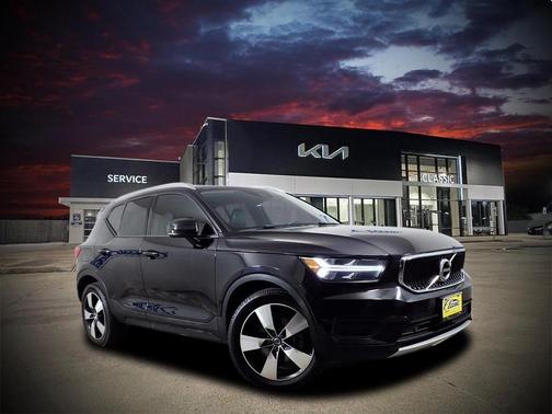 2020 Volvo XC40 T4 Momentum