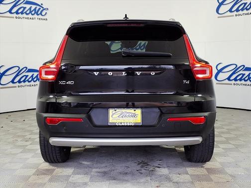 2020 Volvo XC40 T4 Momentum