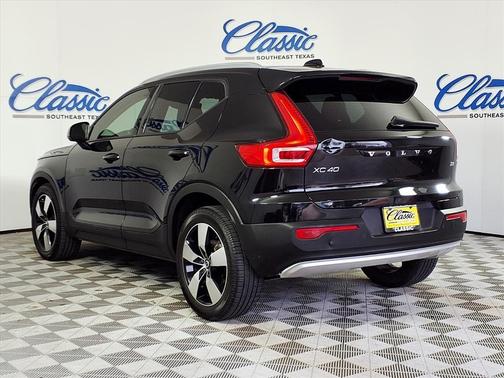 2020 Volvo XC40 T4 Momentum