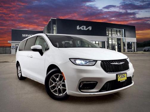 Bright White Clearcoat 2023 Chrysler Pacifica Touring-L