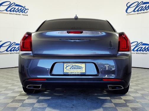 2022 Chrysler 300 Touring L