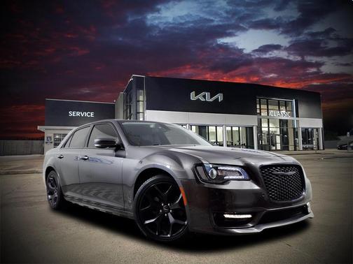 2022 Chrysler 300 Touring L