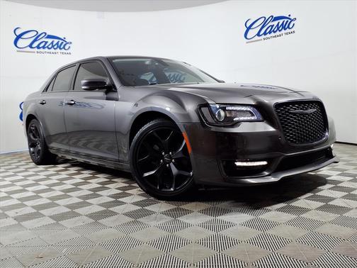 2022 Chrysler 300 Touring L