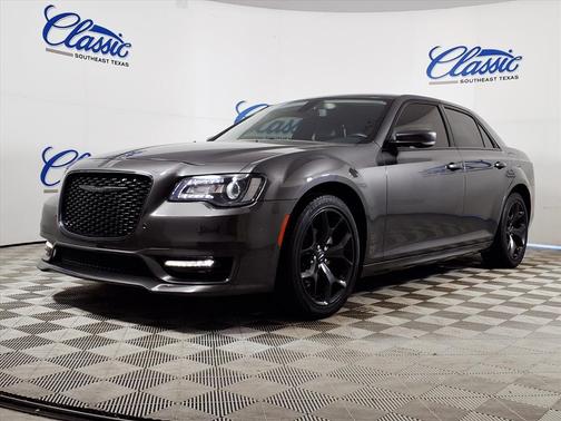 2022 Chrysler 300 Touring L