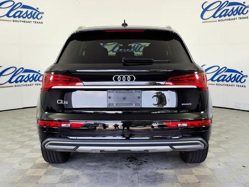 Brilliant Black 2024 Audi Q5 40 Premium