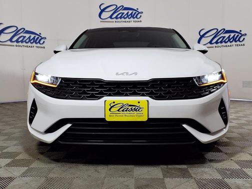 White Pearl 2022 Kia K5 LXS