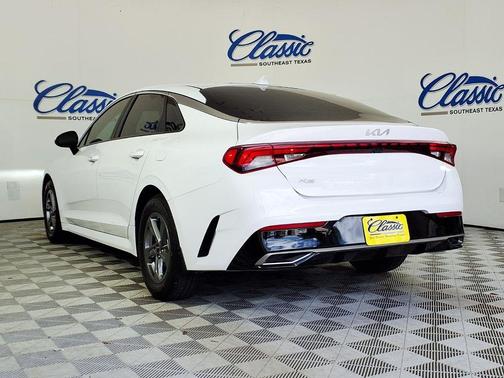 White Pearl 2022 Kia K5 LXS
