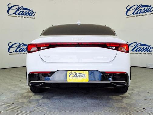 White Pearl 2022 Kia K5 LXS