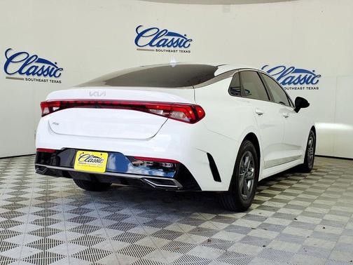 White Pearl 2022 Kia K5 LXS